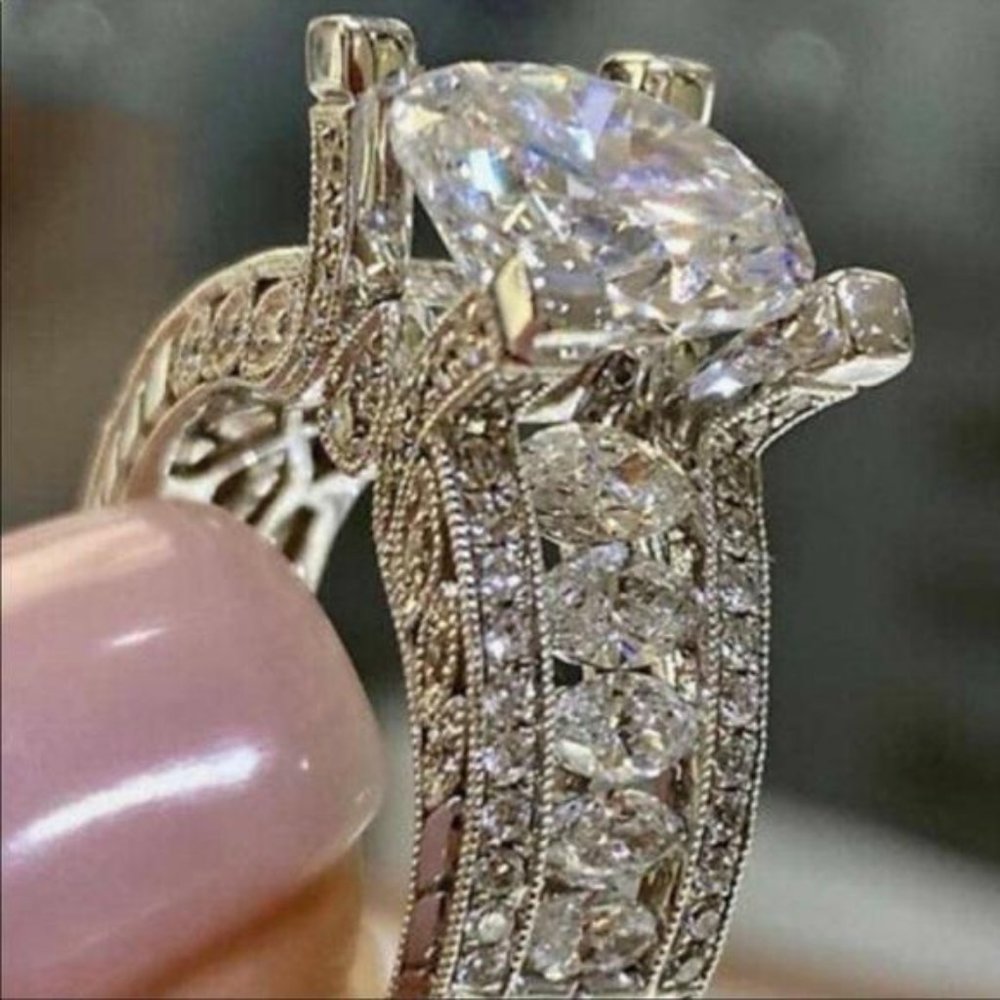 NEW 925 STERLING SILVER ROUND DIAMOND RING, CUTE RING, SHINY RING.
